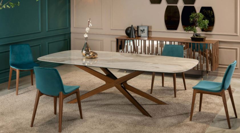 BLADE DINING TABLE