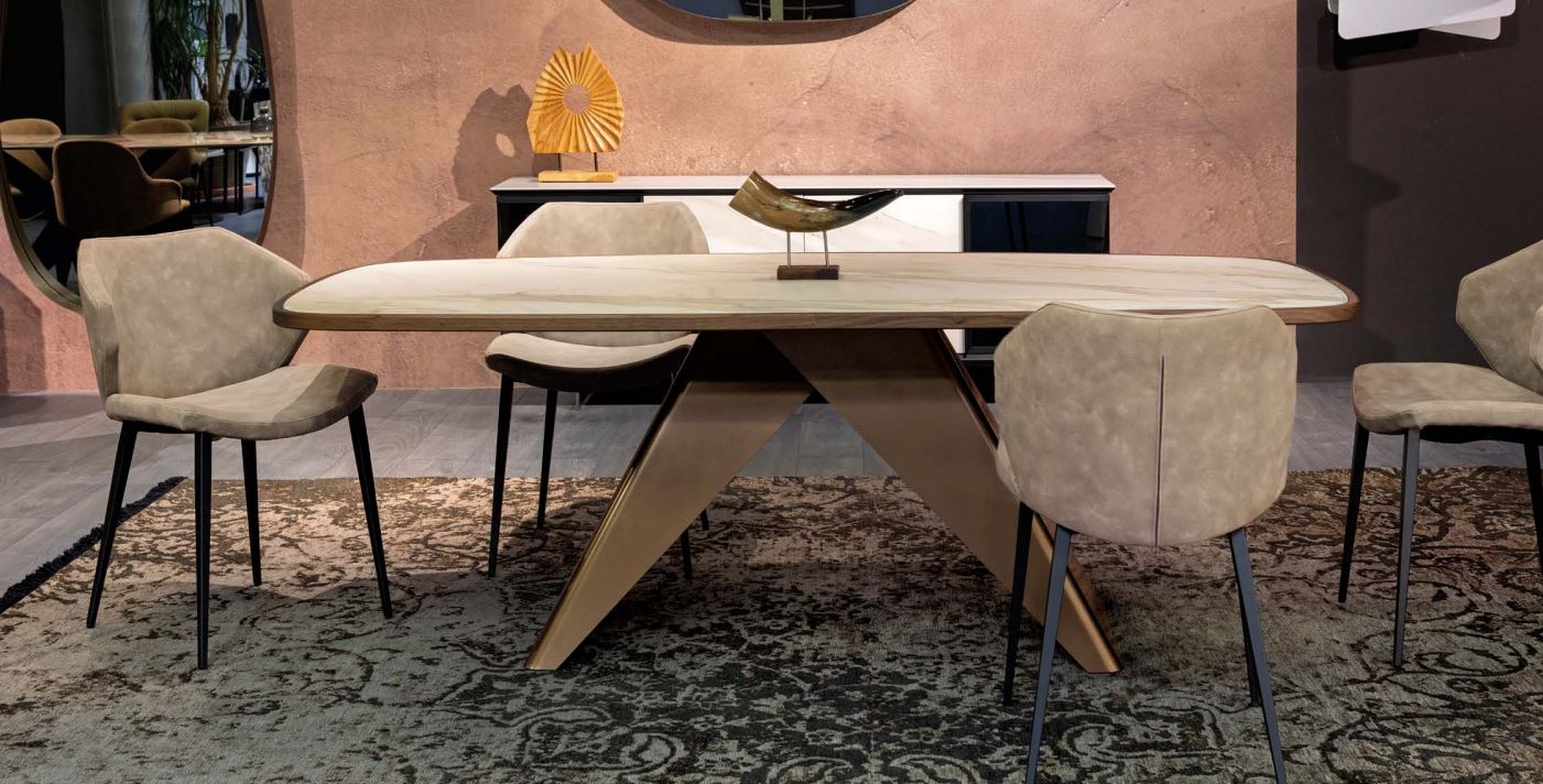 MAITRE DINING TABLE
