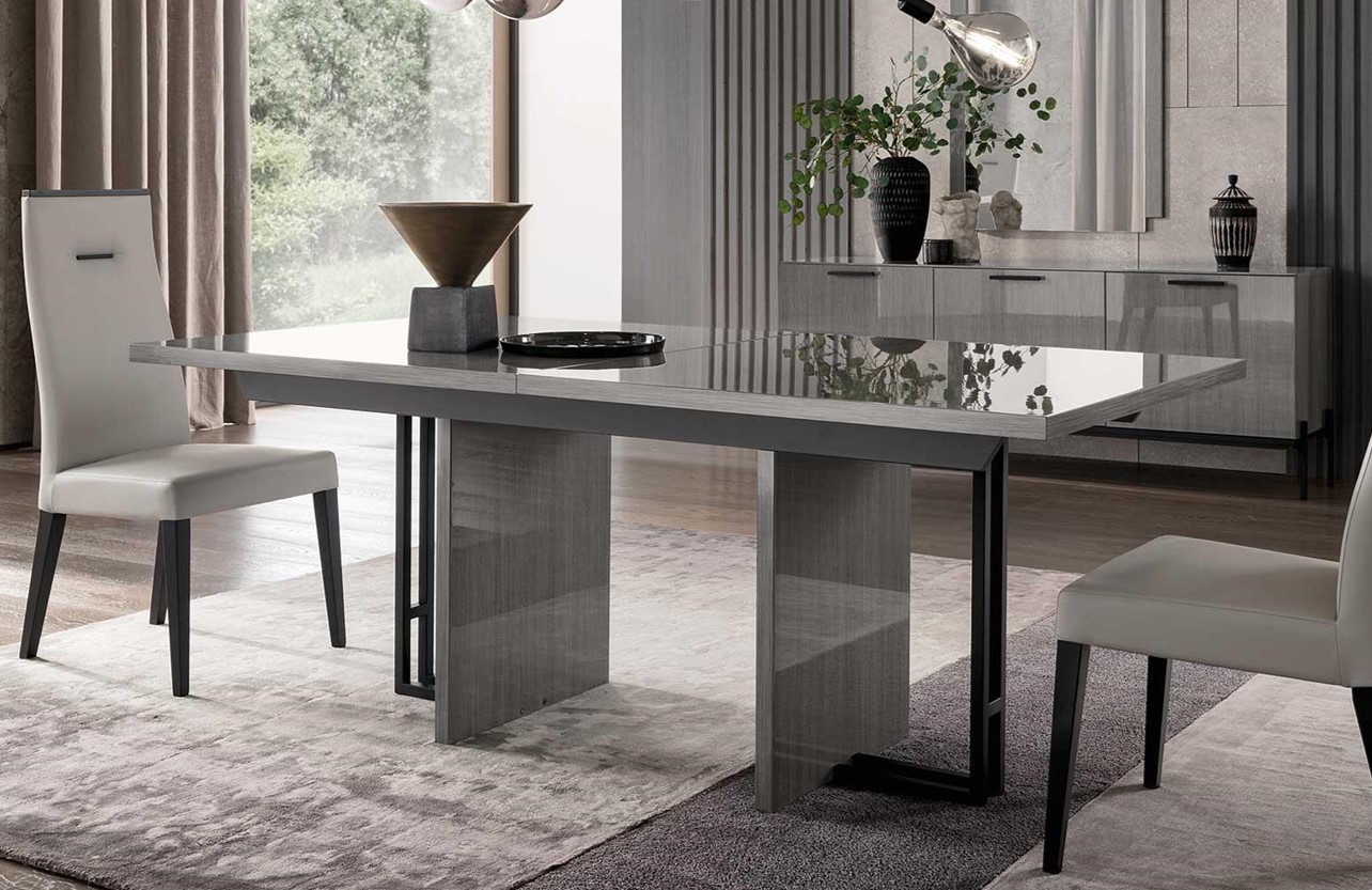 NOVACENTO DINING TABLE